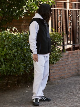 「アイテム（ダウンベスト）」を使った、Tomo大さん（メンズ・175cm・20代）の秋コーディネート