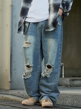 「Theater code（シアターコード）の【L，XL再入荷】damage denim pants/ダメージデニム クラッシュデニム サイドボタンバギーデニム 2026年 夏 夏服 秋服メンズ（デニムパンツ、ブルー系）」を使った、Tomo大さん（メンズ・175cm）の夏コーディネート