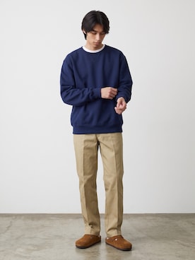 「GILDAN（ギルダン）のGILDAN/ギルダン USAオーバーサイズ ロングスリーブプルオーバークルーネックスウェット 無地トレーナー ユニセックス 秋 秋服 2026年秋冬（スウェット、ブルー系）」を使った、Tomo大さん（メンズ・175cm）の秋コーディネート