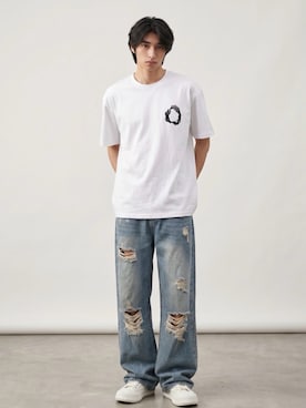 「Theater code（シアターコード）のcircle graphic short sleeve tee shirt / サークル グラフィック ショートスリーブ Ｔシャツ 半袖 2026年 夏 夏服メンズ（Tシャツ/カットソー、ホワイト系）」を使った、Tomo大さん（メンズ・175cm）の夏コーディネート