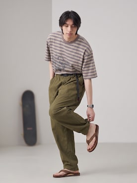 「Gramicci（グラミチ）のGramicci/グラミチ LOOSE TAPERED RIDGE PANT テーパードパンツ 2026年 夏 夏服 秋服（チノパンツ、ブラック系）」を使った、Tomo大さん（メンズ・175cm）の夏コーディネート