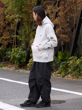 「アイテム（パーカー、グレー系）」を使った、Tomo大さん（メンズ・175cm）の冬コーディネート