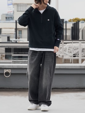 「Champion（チャンピオン）のChampion/チャンピオン HALF ZIP SWEATSHIRT ブランドロゴ 裏毛仕様 ハーフジップスウェット 2026年春夏（スウェット、ブラック系）」を使った、Tomo大さん（メンズ・175cm）の冬コーディネート