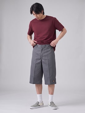 「Dickies（ディッキーズ）の【ROOPTOKYO別注】Dickies/ディッキーズ EASY WORK SHORTSイージーワークショーツ（チノパンツ、ブラック系）」を使った、Tomo大さん（メンズ・175cm）の夏コーディネート