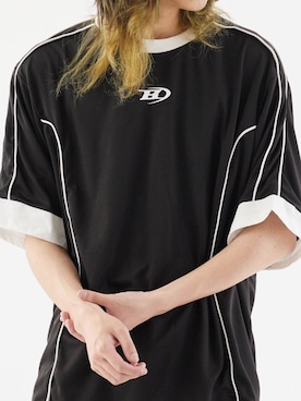 「Theater code（シアターコード）のSporty Line Design T-Shirt/スポーティー ラインデザインTシャツ 2026年 夏 夏服（Tシャツ/カットソー、ブラック系）」を使った、Tomo大さん（メンズ・175cm）の夏コーディネート