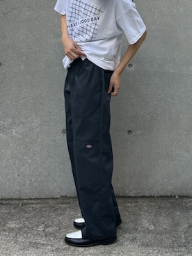 「Dickies（ディッキーズ）のDickies/ディッキーズ LOOSE FIT ダブルニー センタープレス ワークパンツ スケーターパンツ イージーパンツ 85283 レングス32 2026年 夏 夏服 秋服（チノパンツ、ブラック系）」を使った、Tomo大さん（メンズ・175cm）の夏コーディネート