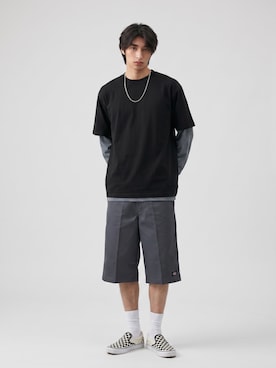 「GILDAN（ギルダン）のアイテム」を使った、Tomo大さん（メンズ・175cm）の夏コーディネート