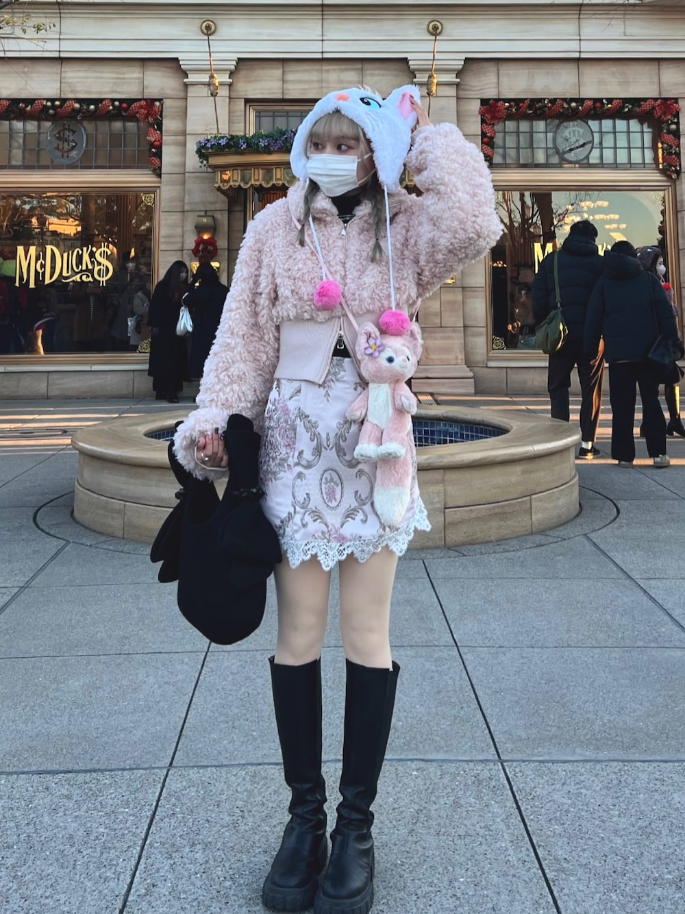 ジャケット/アウター（ピンク系）を使った「マリーちゃんコーデ」の  