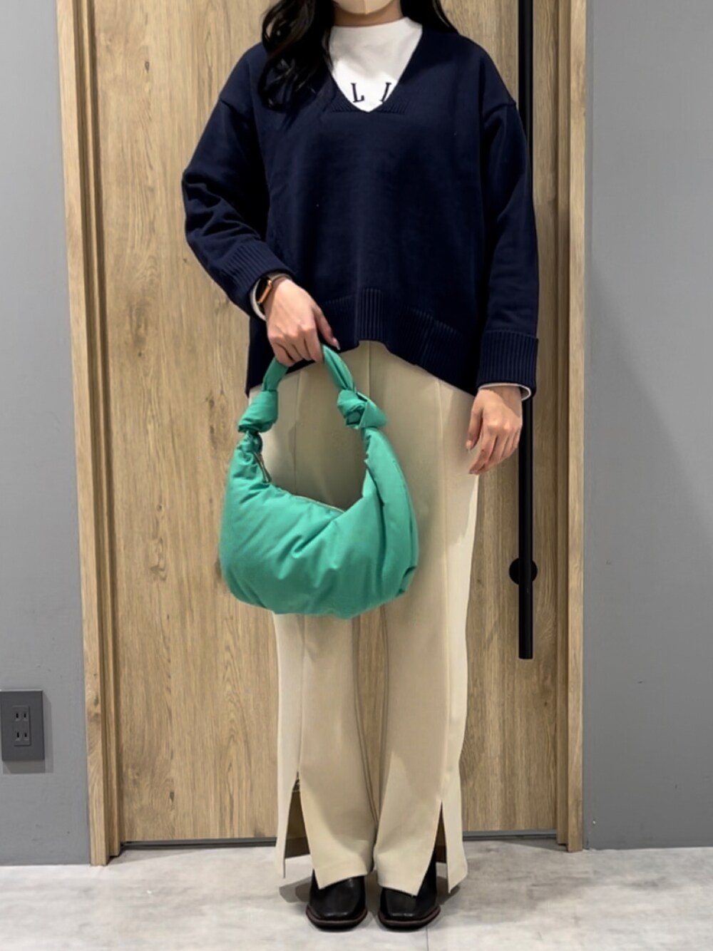 「Melan Cleugeのアイテム（バッグ、グリーン系）」を使った、mさん（レディース・158cm）の冬コーディネートの1枚目の写真