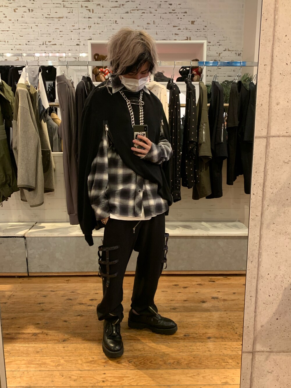 「今日のコーデ、モード、ブラック、革靴、ケープ」｜「TAKAHIROMIYASHITATheSoloIst.のアイテム（その他トップス、ブラック系）」を使った、kuri0802さん（メンズ・170cm）の秋コーディネートの1枚目の写真