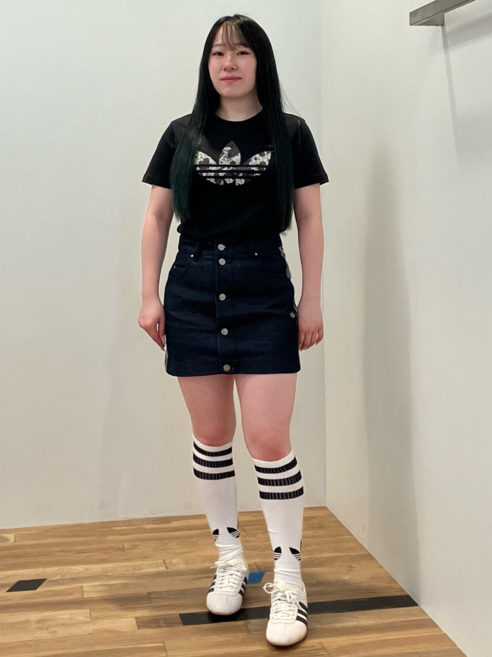 デニムスカート、アディダス オリジナルス 半袖Tシャツ