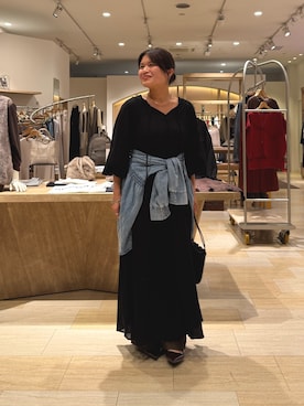 「Jena espace merveilleux（ジェナ　エスパスメルヴェイユ）のテンセルバックシャーリングデニムシャツ（シャツ/ブラウス、ブルー系）」を使った、chihiroさん（レディース・153cm）の秋コーディネート