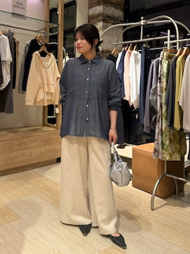 「Jena espace merveilleux(ジェナ エスパスメルヴェイユ)の【程よい抜け感】シアーデニムシャツ(シャツ/ブラウス、ブルー系)」を使った、chihiroさん(レディース・153cm)の春コーディネート