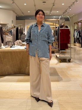 「Jena espace merveilleux（ジェナ　エスパスメルヴェイユ）のテンセルバックシャーリングデニムシャツ（シャツ/ブラウス、ブルー系）」を使った、chihiroさん（レディース・153cm）の秋コーディネート