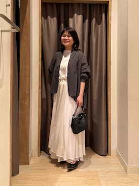 「Jena espace merveilleux(ジェナ エスパスメルヴェイユ)の【ドライタッチ/通気性◎】バックシャーリングシャツ(シャツ/ブラウス、グレー系)」を使った、chihiroさん(レディース・153cm)の春コーディネート