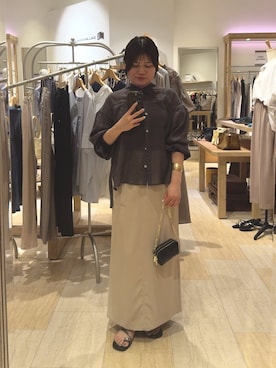 「Jena espace merveilleux(ジェナ エスパスメルヴェイユ)の袖ギャザーガーゼシャツ(シャツ/ブラウス、グレー系)」を使った、chihiroさん(レディース・153cm)の春コーディネート