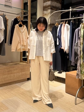 「Jena espace merveilleux(ジェナ エスパスメルヴェイユ)の【ドライタッチ/通気性◎】バックシャーリングシャツ(シャツ/ブラウス、ホワイト系)」を使った、chihiroさん(レディース・153cm)の春コーディネート