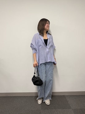 「Jena espace merveilleux(ジェナ エスパスメルヴェイユ)の【WEB限定カラー/リバイバル】バックシャーリングシャツ(シャツ/ブラウス、パープル系)」を使った、chihiroさん(レディース・153cm)の春コーディネート