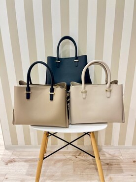「SHOO・LA・RUE（シューラルー）の【2WAY】きれいめスタイルにマッチする 一枚革風 三層トートバッグ（トートバッグ、ベージュ系）」を使った、ツムツムさん（レディース・170cm）の冬コーディネート