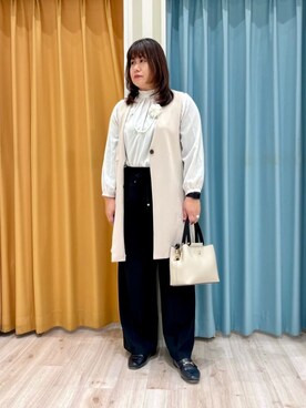 「SHOO・LA・RUE（シューラルー）の【洗濯機可/S-3L/イージーケア】きちんと楽に。カットジョーゼットロングジレ（ベスト、ベージュ系）」を使った、ツムツムさん（レディース・170cm）の冬コーディネート