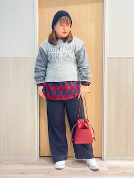 「Cutie Blonde（キューティーブロンド）の袖デニム切替 ブークレロゴニット（ニット/セーター、グレー系）」を使った、ツムツムさん（レディース・170cm）の秋コーディネート