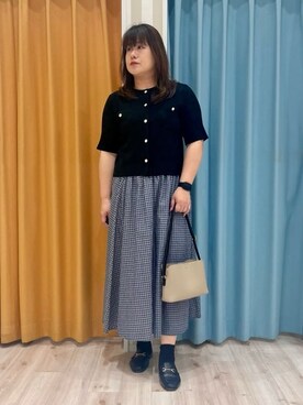 「SHOO・LA・RUE（シューラルー）のコンパクトながらしっかり入る 一枚革風 3層ショルダーバッグ（ショルダーバッグ、ベージュ系）」を使った、ツムツムさん（レディース・170cm）の春コーディネート