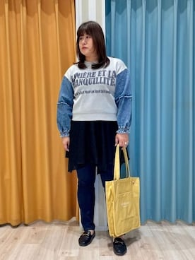 「SHOO・LA・RUE（シューラルー）の【SHOO・LA・RUE DENIM】毎日使いたくなる ストレッチデニムスキニーパンツ（デニムパンツ、ブルー系）」を使った、ツムツムさん（レディース・170cm）の春コーディネート