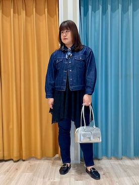 「SHOO・LA・RUE（シューラルー）の【SHOO・LA・RUE DENIM】毎日使いたくなる ストレッチデニムスキニーパンツ（デニムパンツ、ブルー系）」を使った、ツムツムさん（レディース・170cm）の春コーディネート