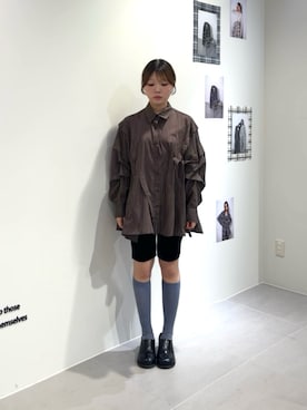 「KBF（ケイビーエフ）のランダムタックデザインストライプシャツ（シャツ/ブラウス、ブラウン系）」を使った、miyuさん（レディース・153cm）の春コーディネート