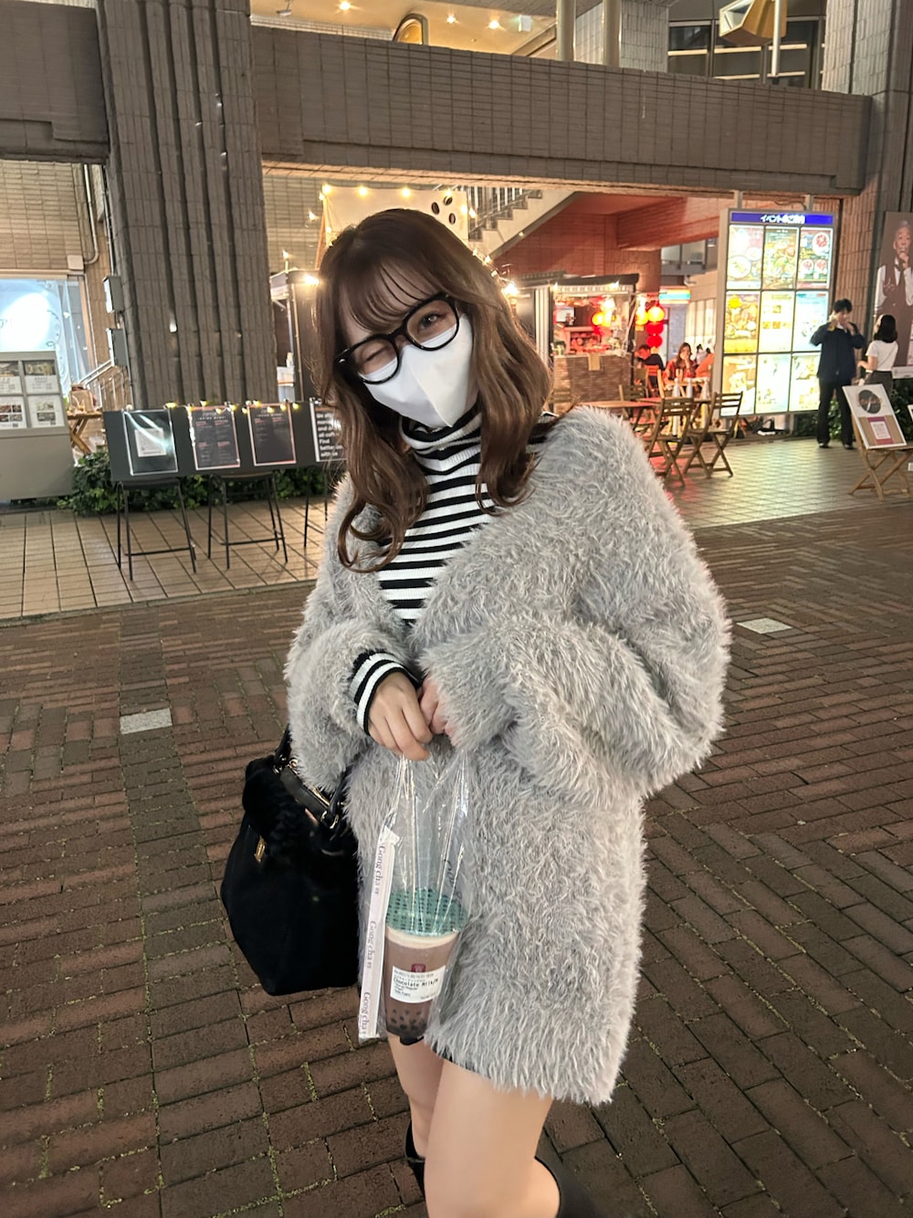 「カーディガン、ナイスクラップ、ふわふわ、ふわふわニット、ボーダー、ダテメガネ、メガネ女子、夜のスナップ、ロングカーディガン」｜「one after another NICE CLAUPのシンプルにもフェミニンにもあざと可愛い。ロングフェザーカーディガン（カーディガン/ボレロ、グレー系）」を使った、けるさん（レディース・159cm）の秋コーディネートの1枚目の写真