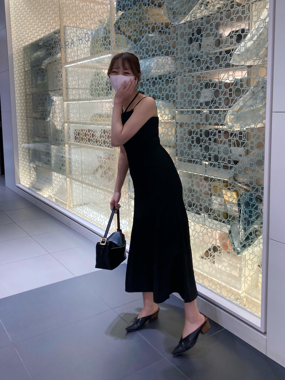 「ナイスクラップ、夏コーデ、シンプルコーデ、オトナ女子、夏、大人ガーリー、骨格ウェーブ、キャミワンピース、ブラック、ブラックコーデ、キャミワンピ、アップスタイル、大人コーデ」｜「one after another NICE CLAUPのフロントスリットキャミワンピース（ワンピース、ブラック系）」を使った、けるさん（レディース・159cm）の夏コーディネートの1枚目の写真