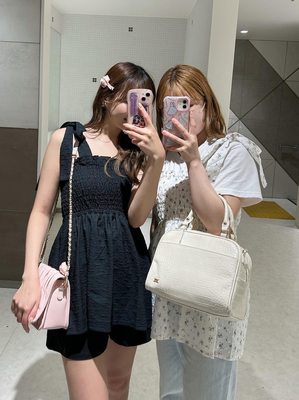 「ナイスクラップ、チュニック、肩リボン、ビスチェ、夏コーデ、夏、ガーリー、フレンチガーリー、シミラールック」｜「one after another NICE CLAUPの再入荷/肩リボンシャーリングキャミビスチェ/WEB限定色あり（キャミソール、ブラック系）」を使った、けるさん（レディース・159cm）の夏コーディネートの1枚目の写真