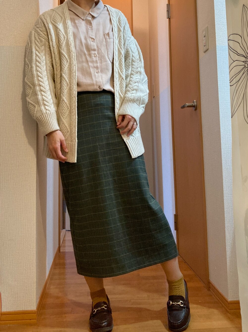 「GUのアイテム（スカート、グリーン系）」を使った、RisAko🍡さん（レディース・159cm）の秋コーディネートの1枚目の写真