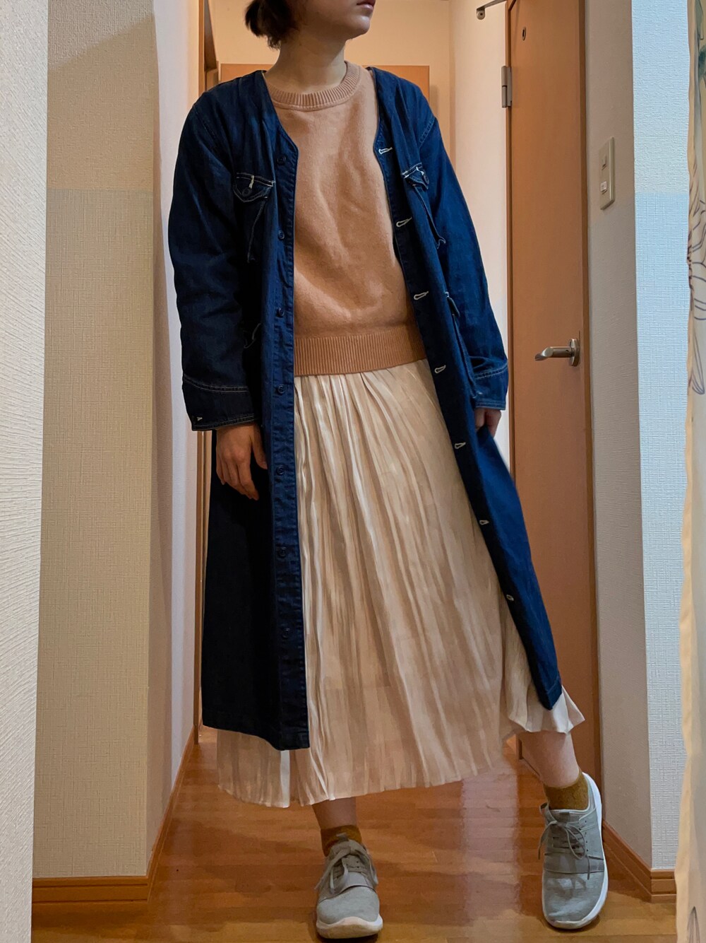 「まだ寒い、春コーデ」｜「BEAMSのアイテム（デニムジャケット、ブルー系）」を使った、RisAko🍡さん（レディース・159cm）の春コーディネートの1枚目の写真
