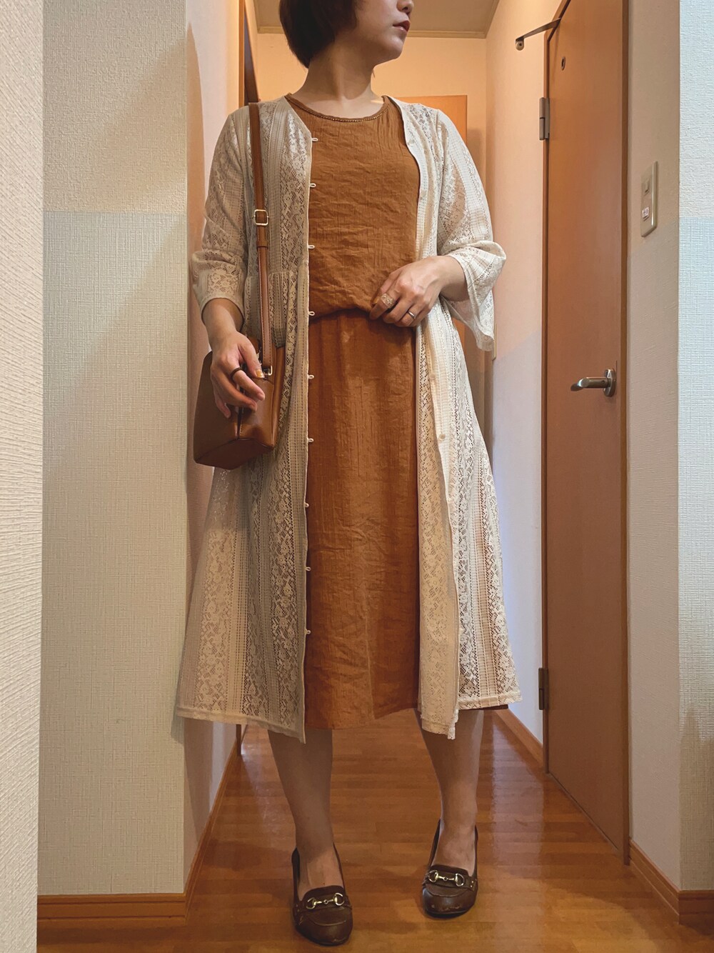「休日スタイル、ワンピース」｜「しまむらのアイテム（カーディガン/ボレロ、ホワイト系）」を使った、RisAko🍡さん（レディース・160cm）の秋コーディネートの1枚目の写真
