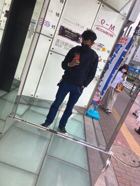 「Levi's（リーバイス）のアイテム（デニムパンツ、ブラック系）」を使った、平 真ノ丞さん（メンズ・173cm）の春コーディネート