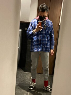 「ファミマのアイテム（ソックス/靴下、レッド系）」を使った、平 真ノ丞さん（メンズ・173cm）の冬コーディネート