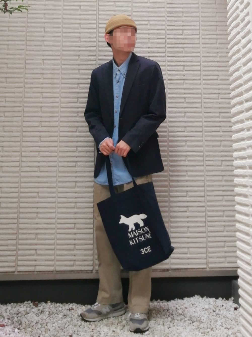 「デニムシャツ、カジュアル、ニット、紺ブレ、トートバッグ、ワークパンツ、ディッキーズ(Dickies)、New Balance、スニーカー、アメカジ、アメカジコーデ、チノパンツ、トラッド、90's、秋のコーデ」｜「NEW BALANCEのNEW BALANCE　CM997H（スニーカー、グレー系）」を使った、フリマの使い手さん（メンズ・182cm）の秋コーディネートの1枚目の写真