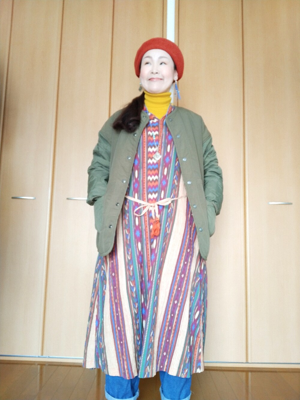 「40代ファッション、好きな服を着る、元気になれる服、チチカカ、チャイハネ、キルティングジャケット、エスニック、ベレー帽、ワンピース、休日スタイル、おしゃれさんと繋がりたい」｜「チャイハネの【チャイハネ】チョマベレー帽（ハンチング/ベレー帽、オレンジ系）」を使った、michiyogaさん（レディース・159cm）の冬コーディネートの1枚目の写真