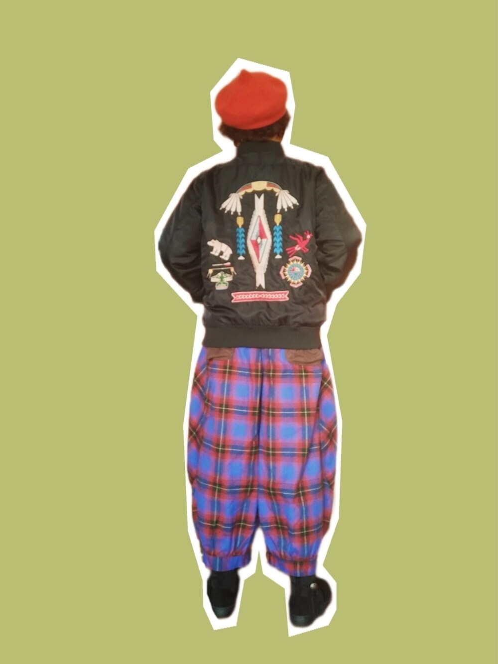 「おしゃれさんと繋がりたい、40代ファッション、好きな服を着る、元気になれる服、チャイハネ、MA-1、バルーンパンツ、チェック、ベレー帽、ブーツ、刺繍、ゆるコーデ」｜「チャイハネの【チャイハネ】チョマベレー帽（ハンチング/ベレー帽、オレンジ系）」を使った、michiyogaさん（レディース・159cm）の冬コーディネートの1枚目の写真
