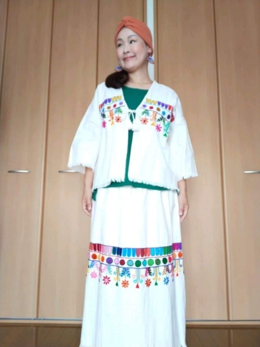 「チャイハネ、チチカカ、刺繍、ターバンコーデ、おしゃれさんと繋がりたい、40代ファッション、好きな服を着る、元気になれる服」｜「チャイハネの【チャイハネ】ツイストワイドヘアバンド（ヘアバンド、オレンジ系）」を使った、michiyogaさん（レディース・159cm）の秋コーディネートの1枚目の写真