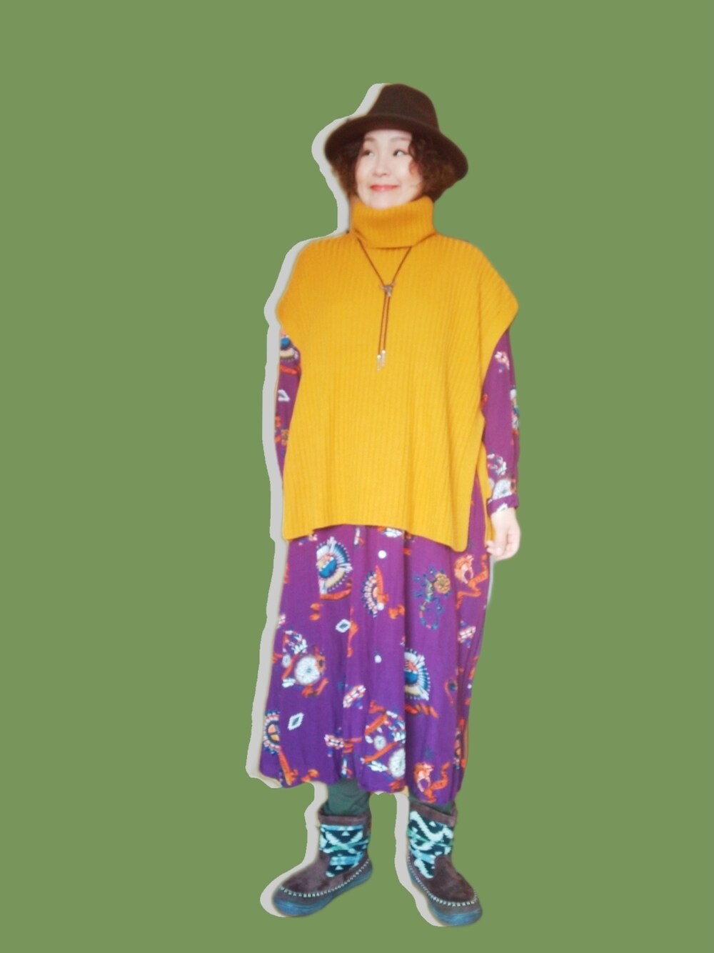 「おしゃれさんと繋がりたい、40代ファッション、好きな服を着る、元気になれる服、チャイハネ、ハット、ワンピース、タートルネック、ブーツ、ゆるコーデ、スウィーツ同盟会、カラーコーデ」｜「チャイハネの【チャイハネ】ノアハット（ハット、ブラウン系）」を使った、michiyogaさん（レディース・159cm）の冬コーディネートの1枚目の写真