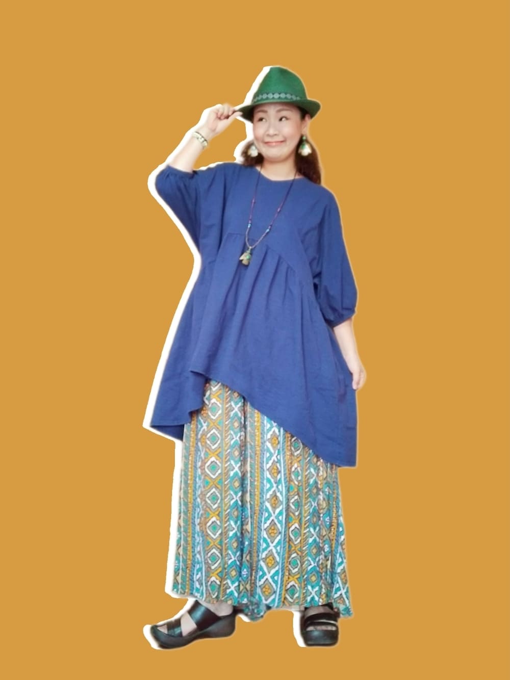 「おしゃれさんと繋がりたい、40代ファッション、好きな服を着る、元気になれる服、チャイハネ、ハット、チュニック、パンツスタイル、サンダル、RegettaCanoe、アフリカン、ゆるコーデ」｜「チャイハネの【チャイハネ】カナールハット（ハット、グリーン系）」を使った、michiyogaさん（レディース・159cm）の夏コーディネートの1枚目の写真
