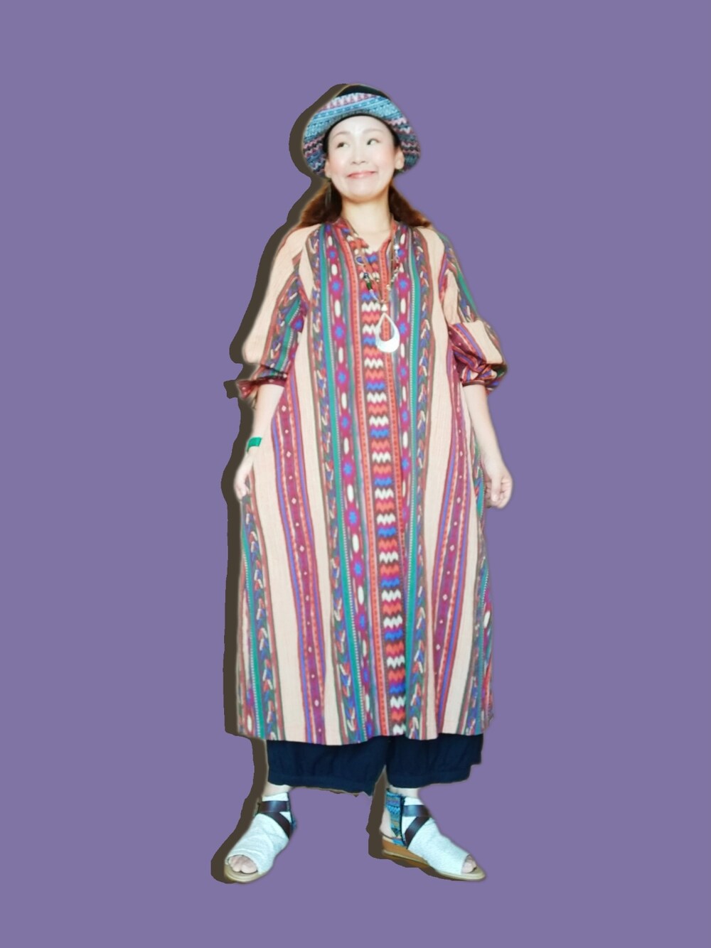 「おしゃれさんと繋がりたい、40代ファッション、好きな服を着る、元気になれる服、チャイハネ、チチカカ、ワンピース、バルーンパンツ、ハット、サンダルブーツ、エスニック、秋コーデ、ゆるコーデ」｜「チャイハネの【チャイハネ】ビッグシルエットハット（ハット、ブラック系）」を使った、michiyogaさん（レディース・159cm）の秋コーディネートの1枚目の写真