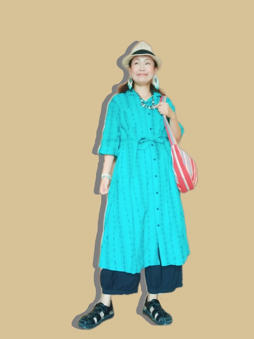 「おしゃれさんと繋がりたい、40代ファッション、好きな服を着る、元気になれる服、チャイハネ、ハット、ワンピース、グルカサンダル、ターコイズブルー、刺繍、ショルダーバッグ」｜「GUのアイテム（ハット、ベージュ系）」を使った、michiyogaさん（レディース・159cm）の夏コーディネートの1枚目の写真