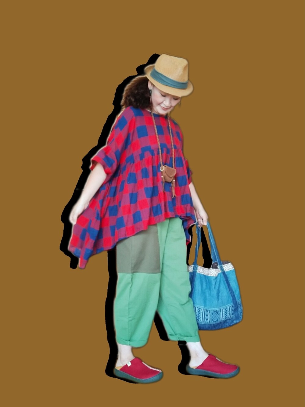 「おしゃれさんと繋がりたい、40代ファッション、好きな服を着る、元気になれる服、チャイハネ、ハット、パンツスタイル、ブロックチェック、トートバッグ、スリッポン、カジュアル、ゆるコーデ」｜「楽天市場のアイテム（ハット、ベージュ系）」を使った、michiyogaさん（レディース・159cm）の夏コーディネートの1枚目の写真