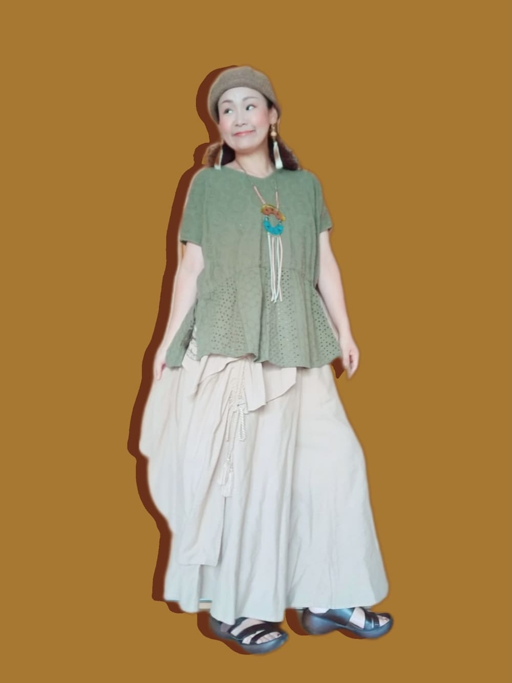 「おしゃれさんと繋がりたい、40代ファッション、好きな服を着る、元気になれる服、チャイハネ、ベレー帽、パンツスタイル、刺繍、レース、ネックレス、サンダル、RegettaCanoe、ゆるコーデ、大人ガーリー、無地」｜「チャイハネの【チャイハネ】コンチョボタンシンプルベレー帽（ハンチング/ベレー帽、ブラウン系）」を使った、michiyogaさん（レディース・159cm）の夏コーディネートの1枚目の写真