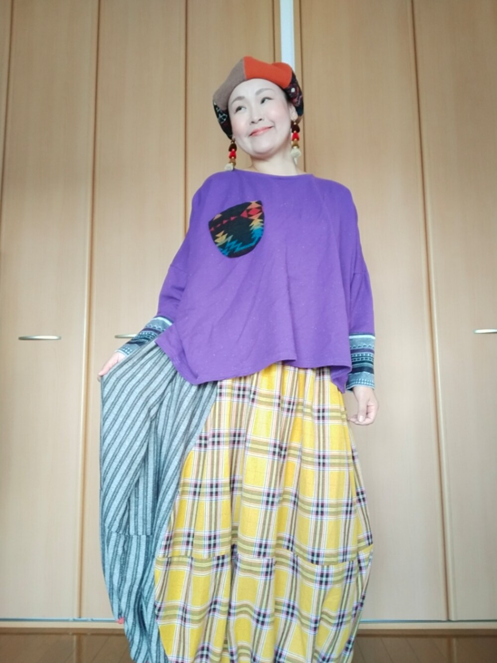 「おしゃれさんと繋がりたい、40代ファッション、好きな服を着る、元気になれる服、ベレー帽、チェック、スカート、チャイハネ、秋のコーデ」｜「チャイハネのアイテム（ハンチング/ベレー帽、オレンジ系）」を使った、michiyogaさん（レディース・159cm）の秋コーディネートの1枚目の写真