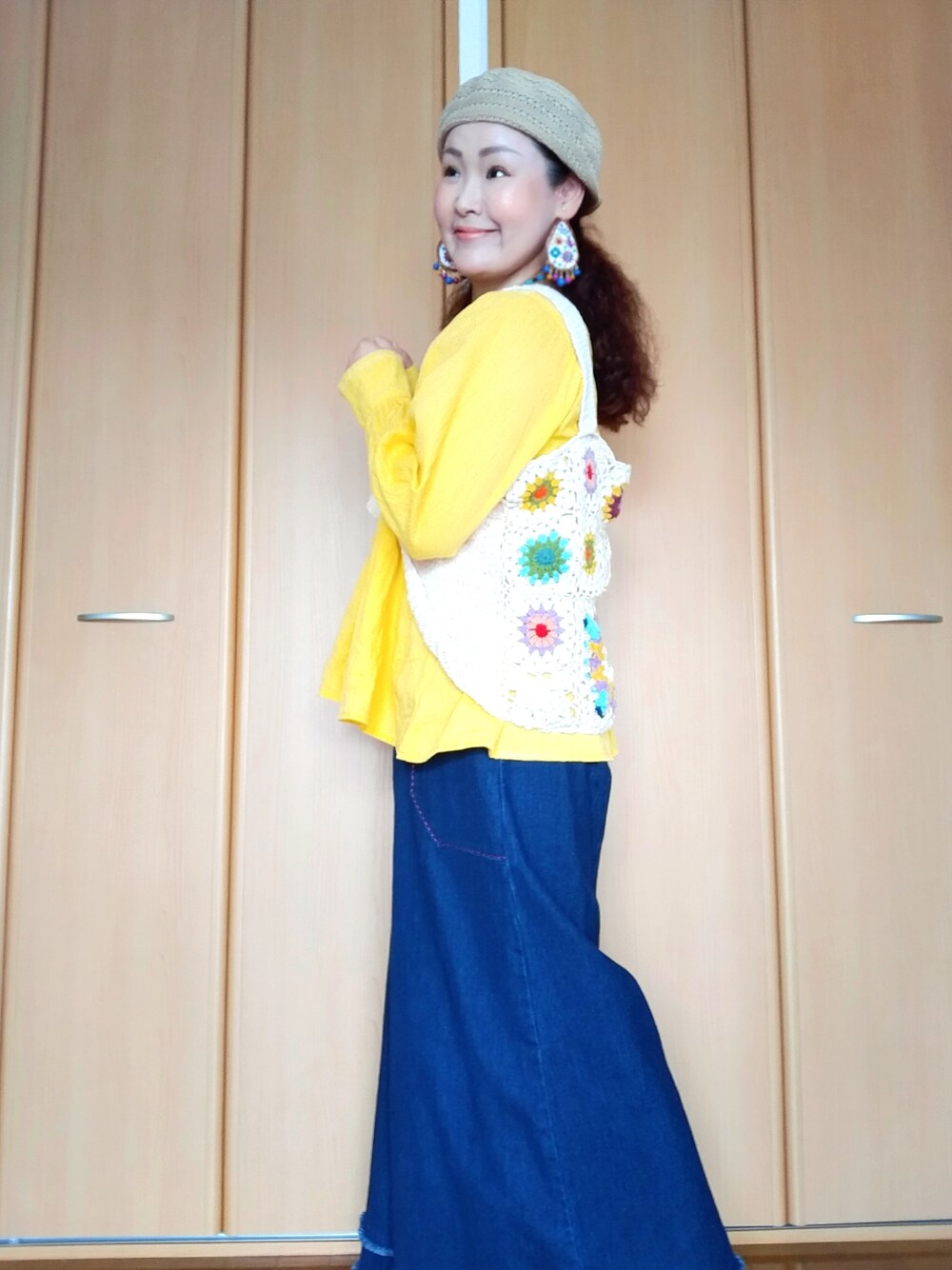 「おしゃれさんと繋がりたい、40代ファッション、好きな服を着る、元気になれる服、チャイハネ、ベレー帽、クロシェ編み、デニム、イエロー、大人ガーリー、着回しコーデ、ゆるコーデ」｜「チャイハネの【チャイハネ】サラリベレー帽（ハンチング/ベレー帽、ベージュ系）」を使った、michiyogaさん（レディース・159cm）の春コーディネートの1枚目の写真
