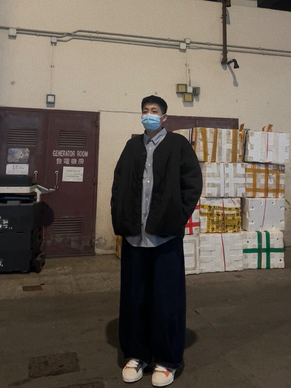 「ootd、夏、街頭穿搭、球鞋、休閒、日系極簡、hkboy、hk」｜「GUのアイテム（シャツ/ブラウス、その他）」を使った、chunlolk さん（メンズ・179cm）の冬コーディネートの1枚目の写真